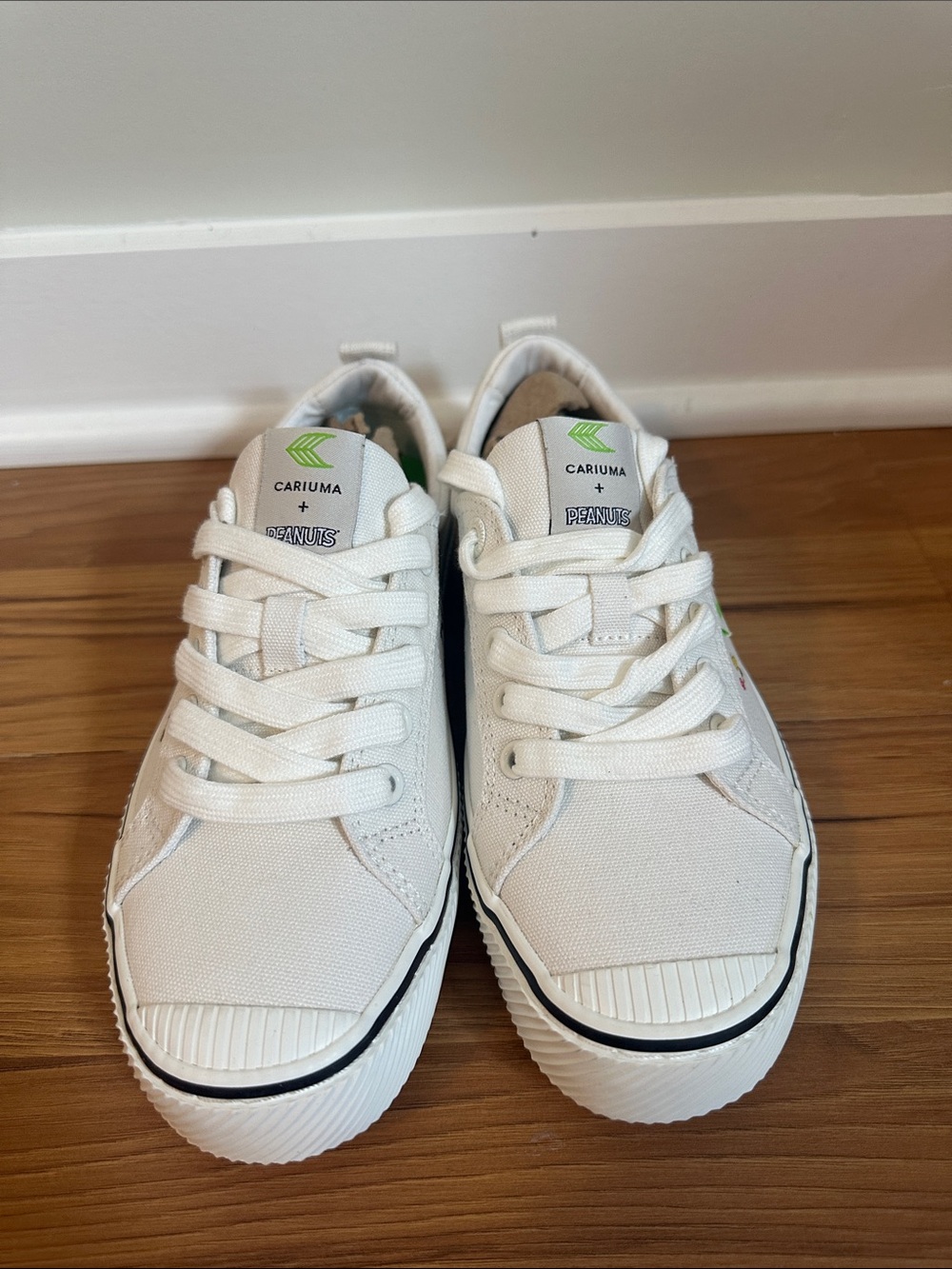 Cariuma Kids White Canvas Low-Top Sneakers